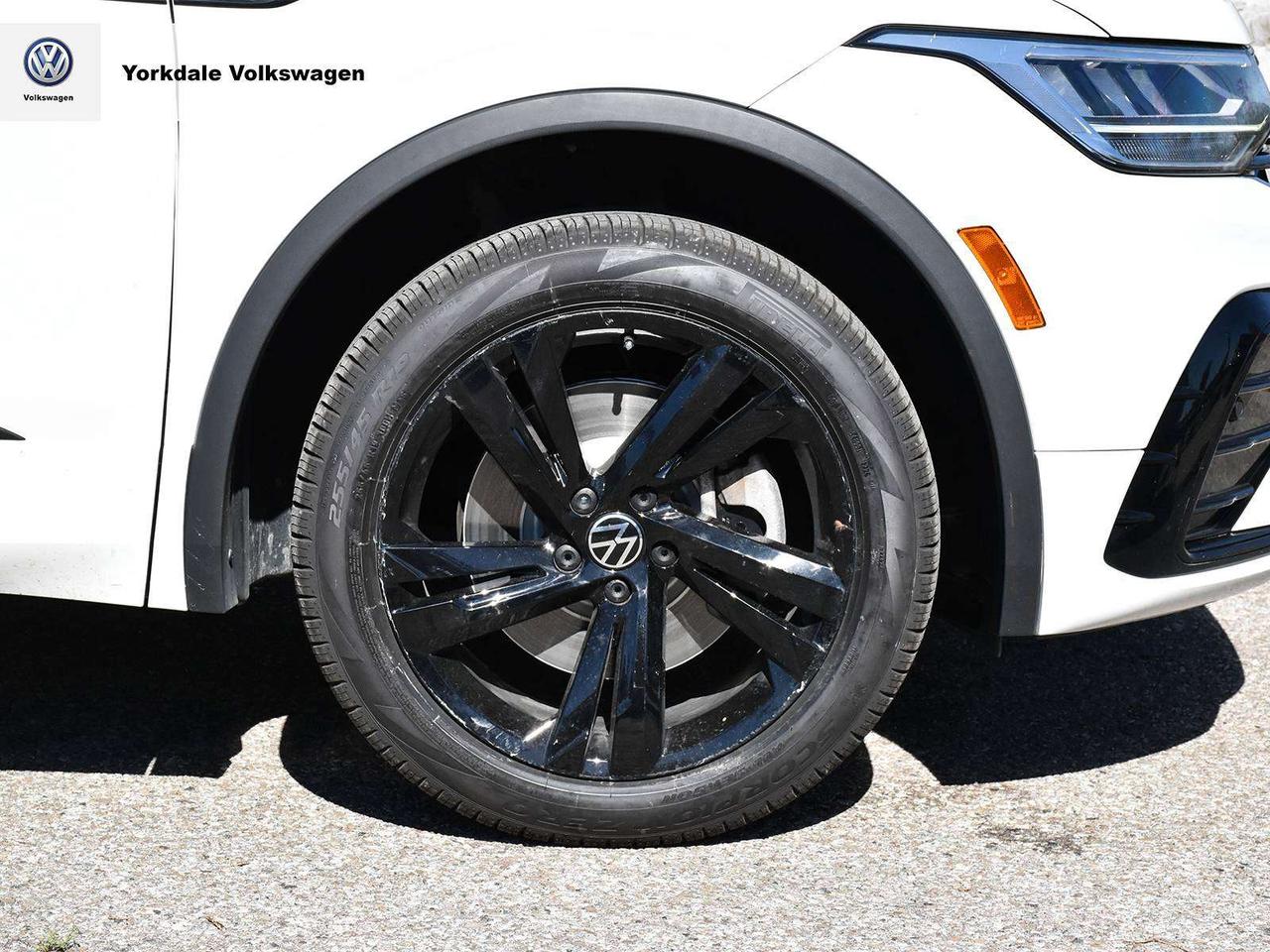 2023 Volkswagen Tiguan Comfortline R-Line Black Edition Photo
