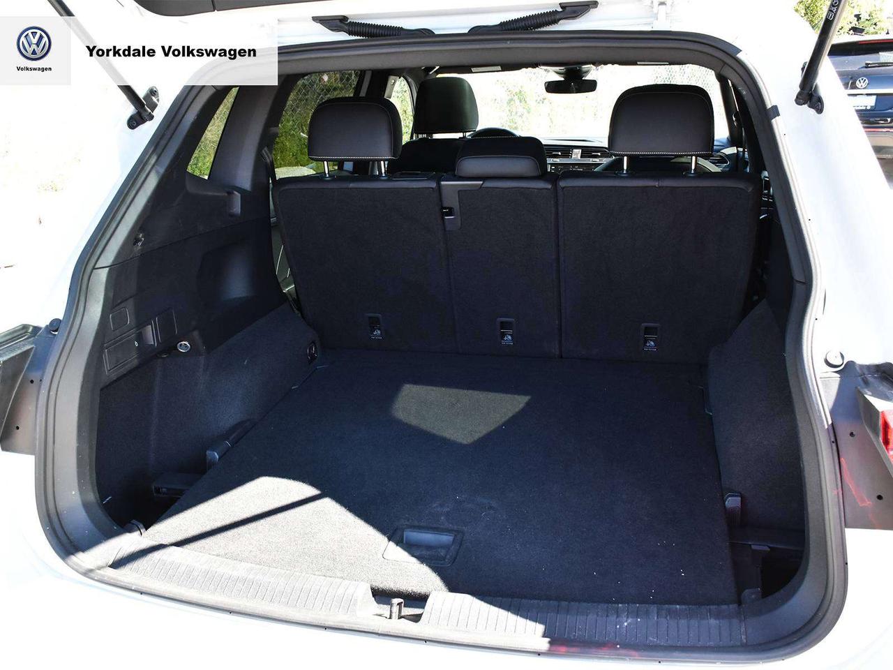 2023 Volkswagen Tiguan Comfortline R-Line Black Edition Photo