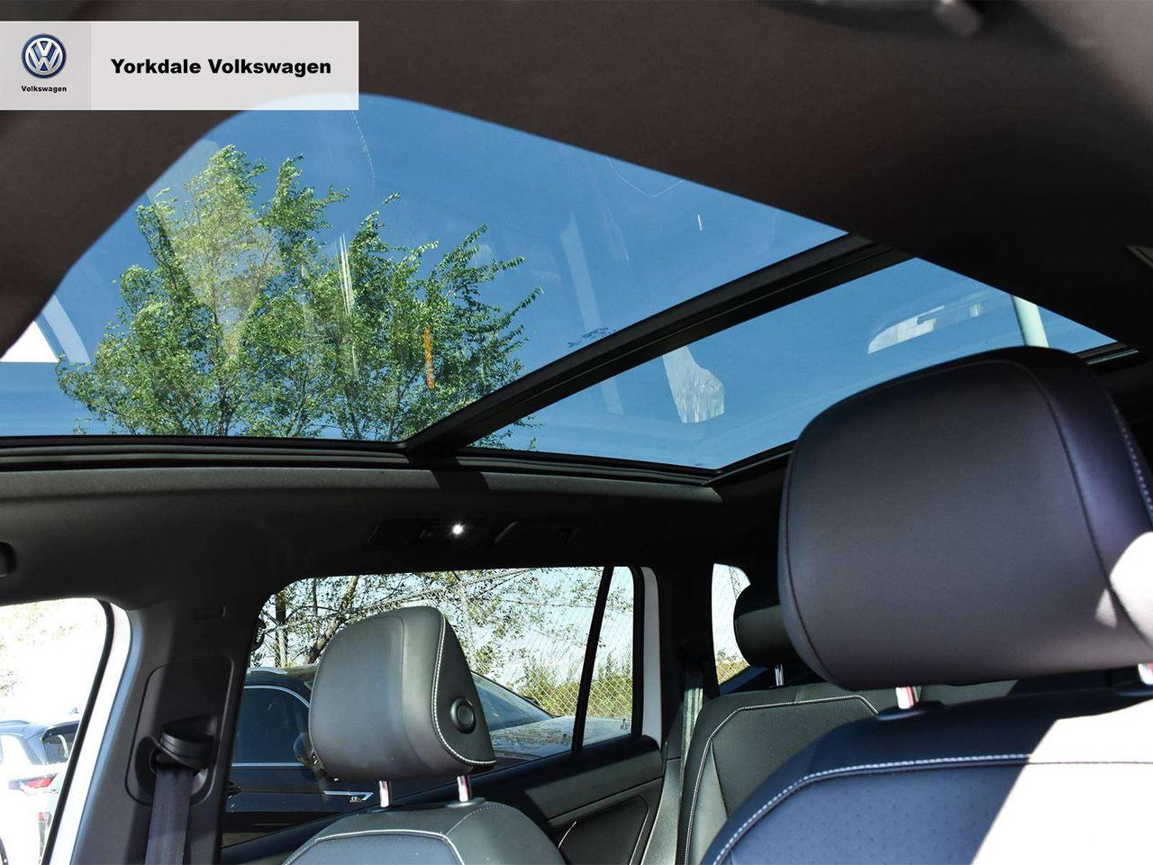 2023 Volkswagen Tiguan Comfortline R-Line Black Edition Photo