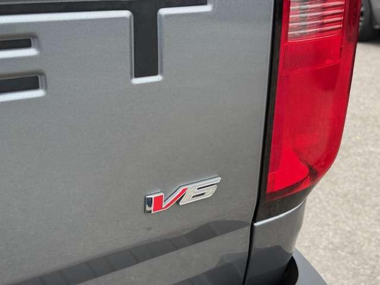2021 Chevrolet Colorado 4x4 CrewCab Certified CleanCarfax Tonneau Cover Photo