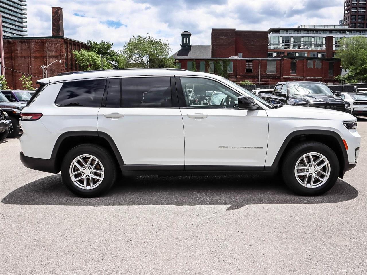 2023 Jeep Grand Cherokee L Laredo 4x4 Photo2