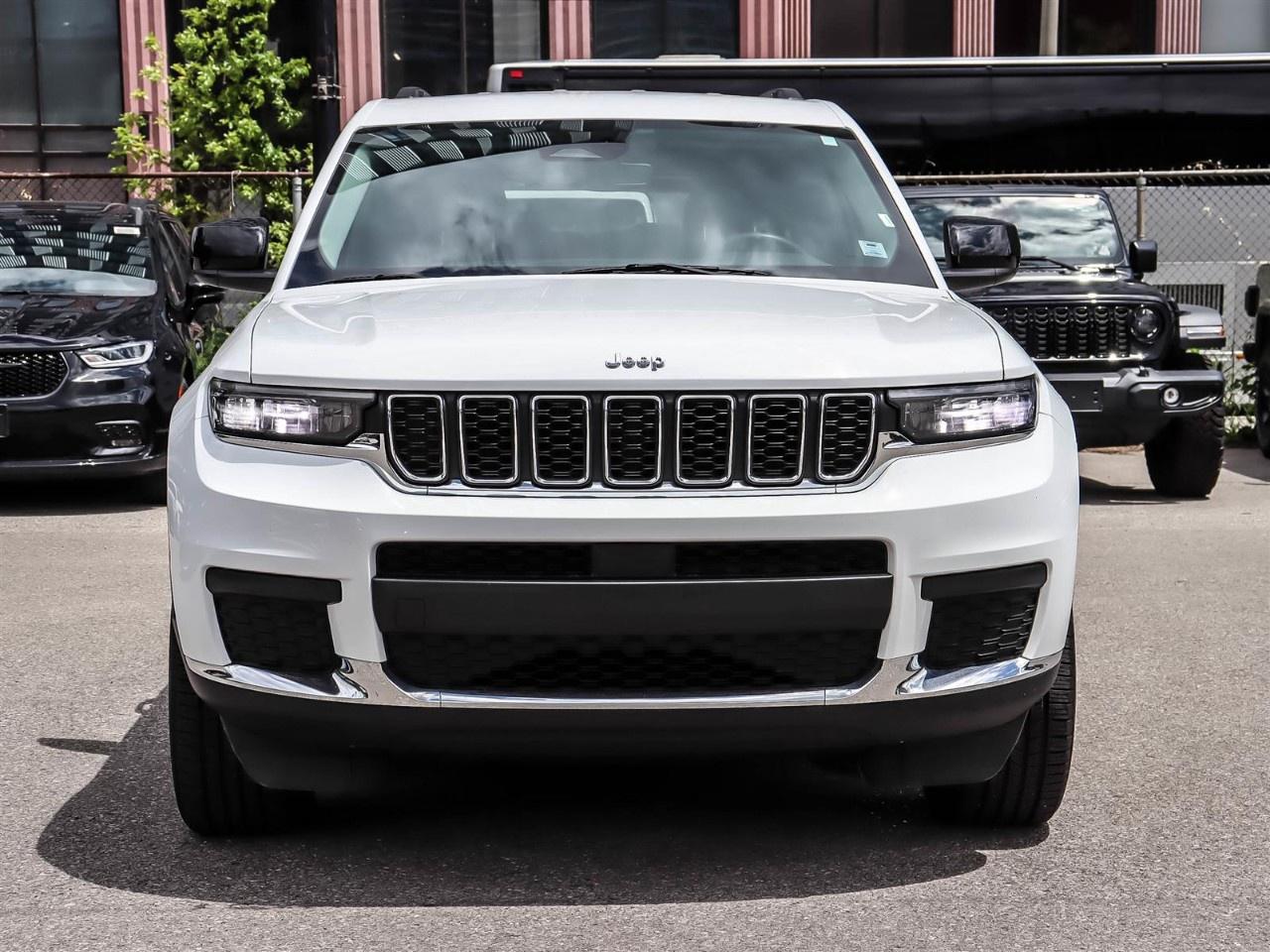 2023 Jeep Grand Cherokee L Laredo 4x4 Photo1