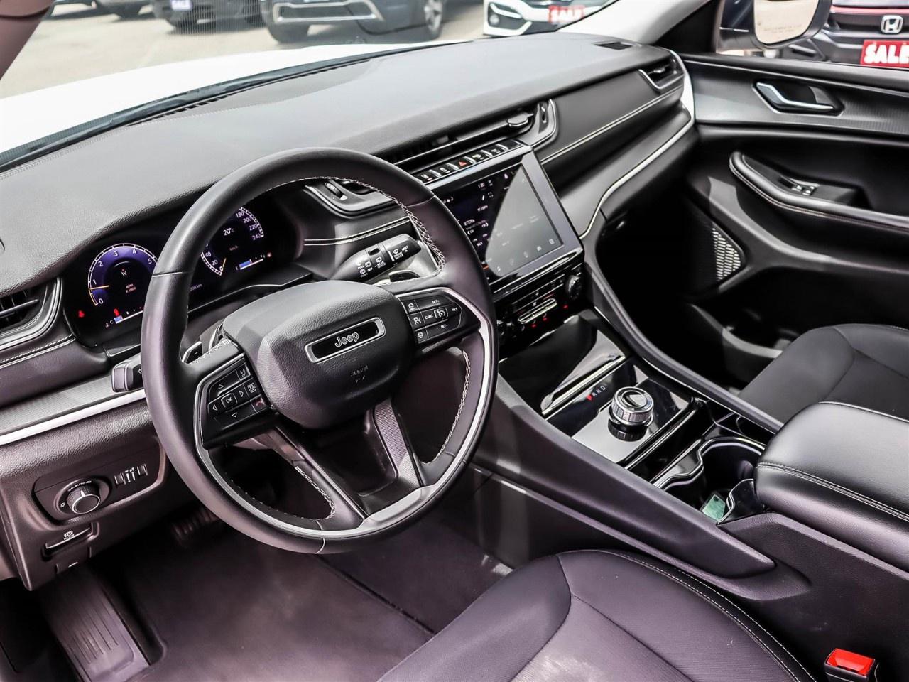 2023 Jeep Grand Cherokee L Laredo 4x4 Photo