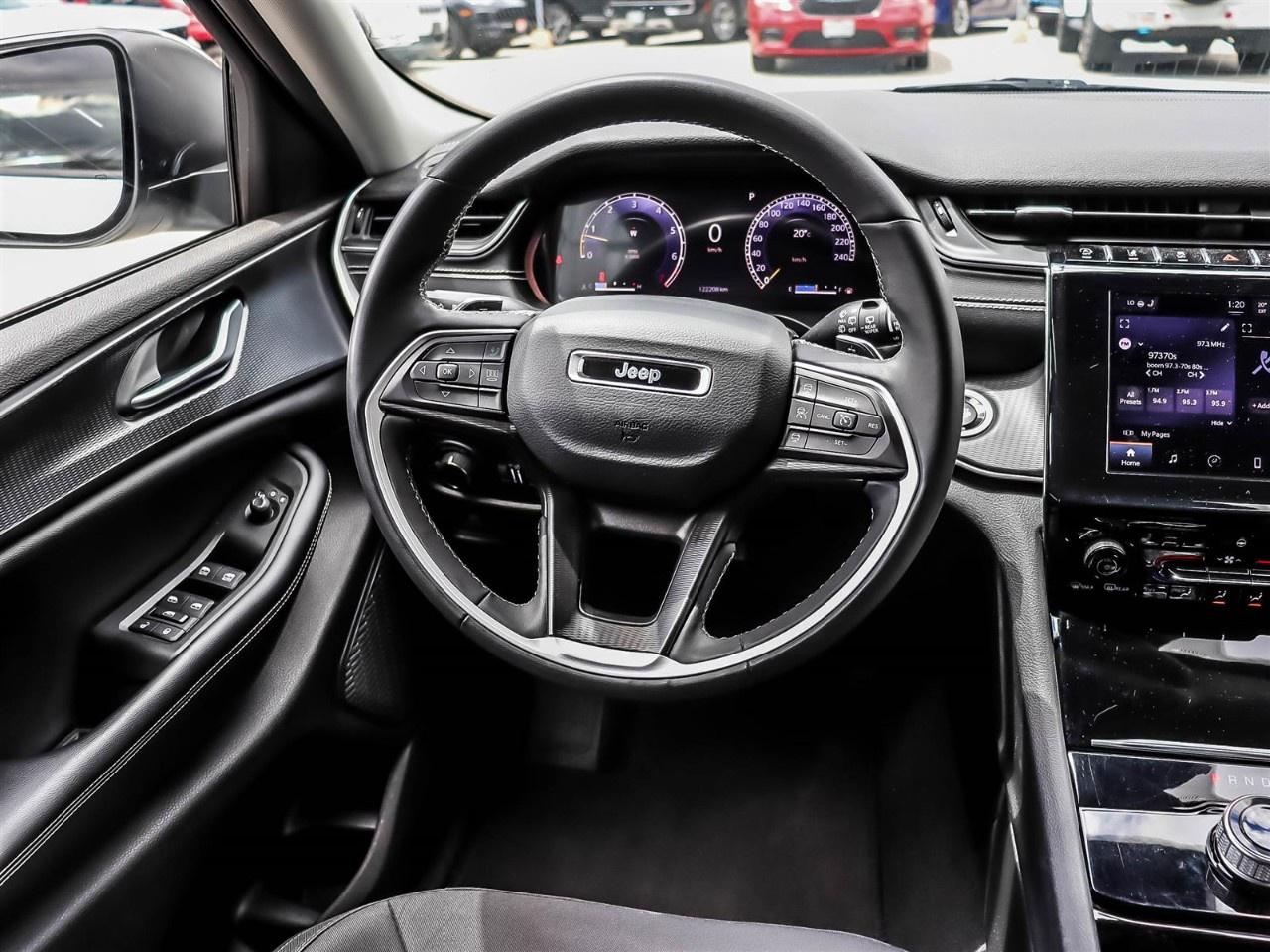 2023 Jeep Grand Cherokee L Laredo 4x4 Photo