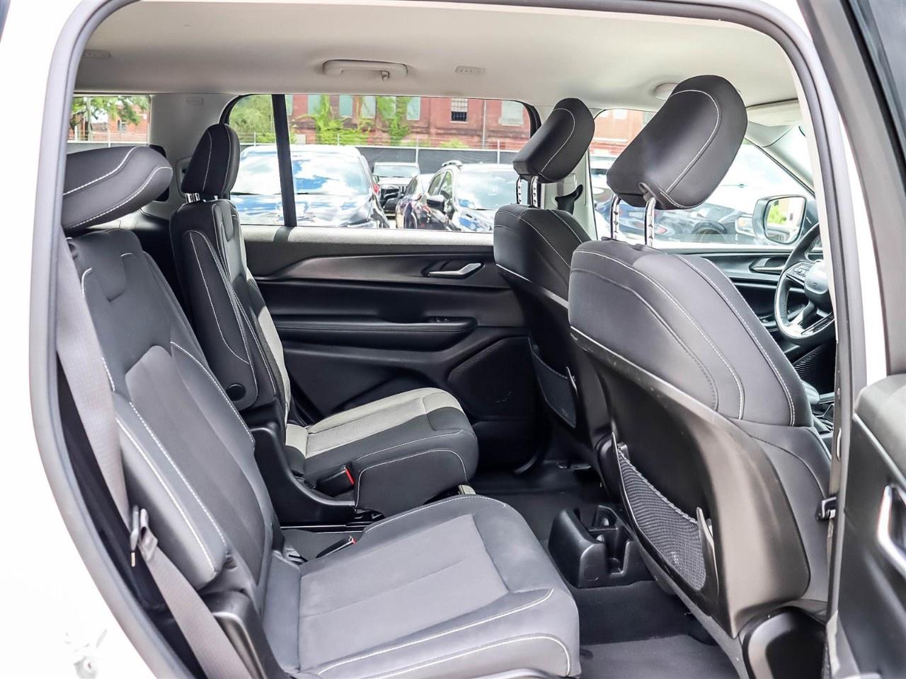 2023 Jeep Grand Cherokee L Laredo 4x4 Photo