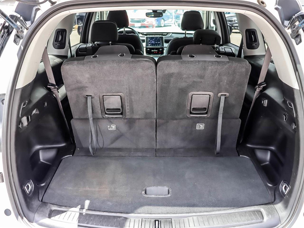 2023 Jeep Grand Cherokee L Laredo 4x4 Photo