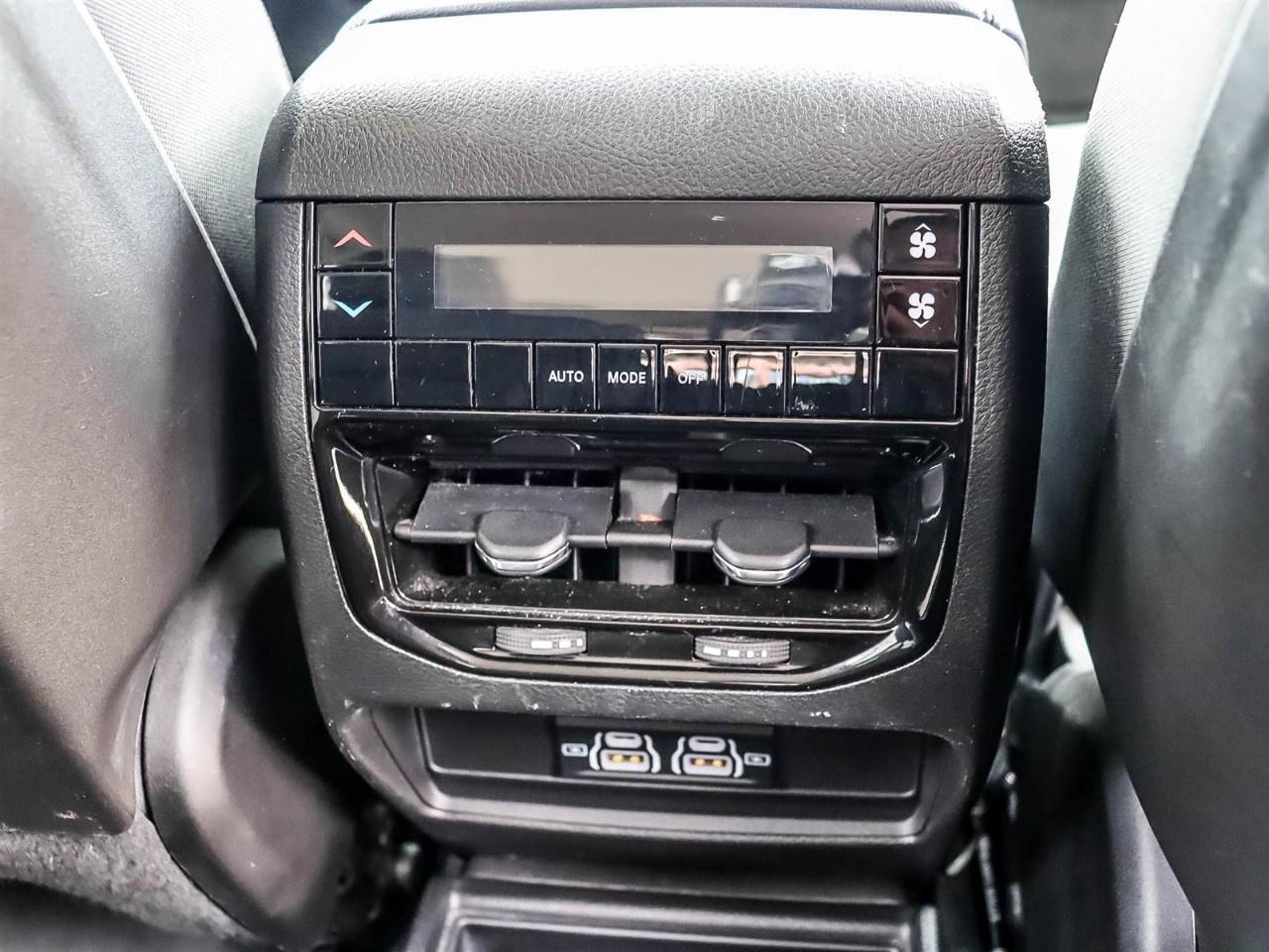 2023 Jeep Grand Cherokee L Laredo 4x4 Photo