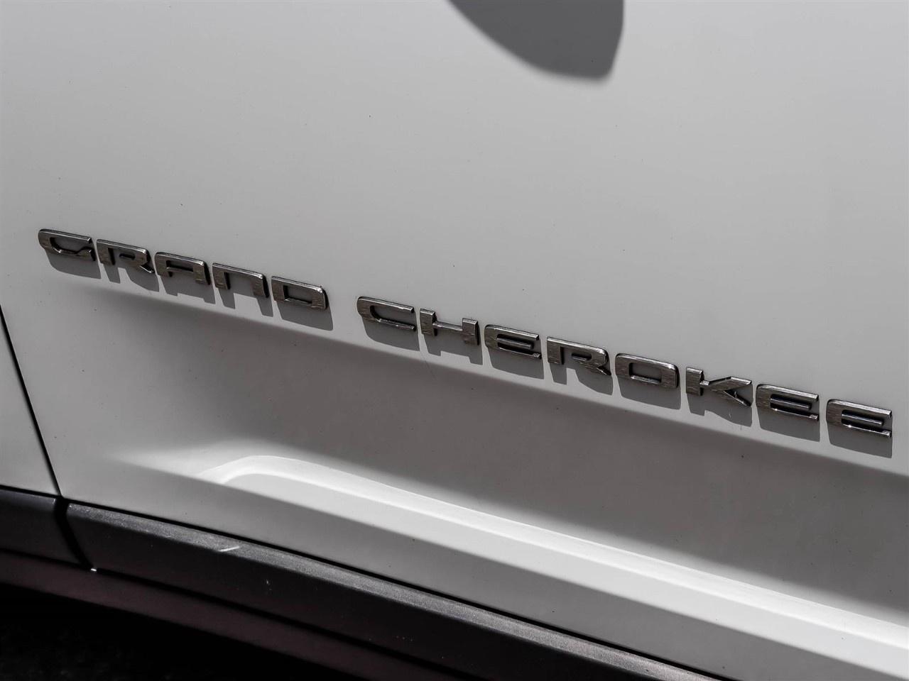 2023 Jeep Grand Cherokee L Laredo 4x4 Photo