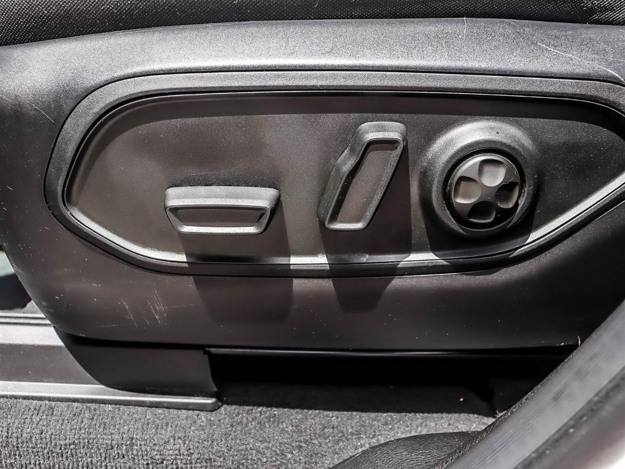 2023 Jeep Grand Cherokee L Laredo 4x4 Photo