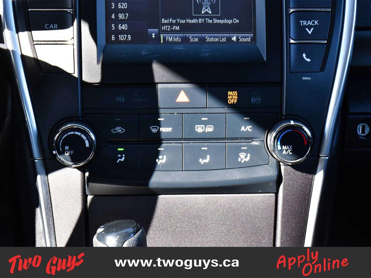 2017 Toyota Camry LE BACK UP CAMERA Photo