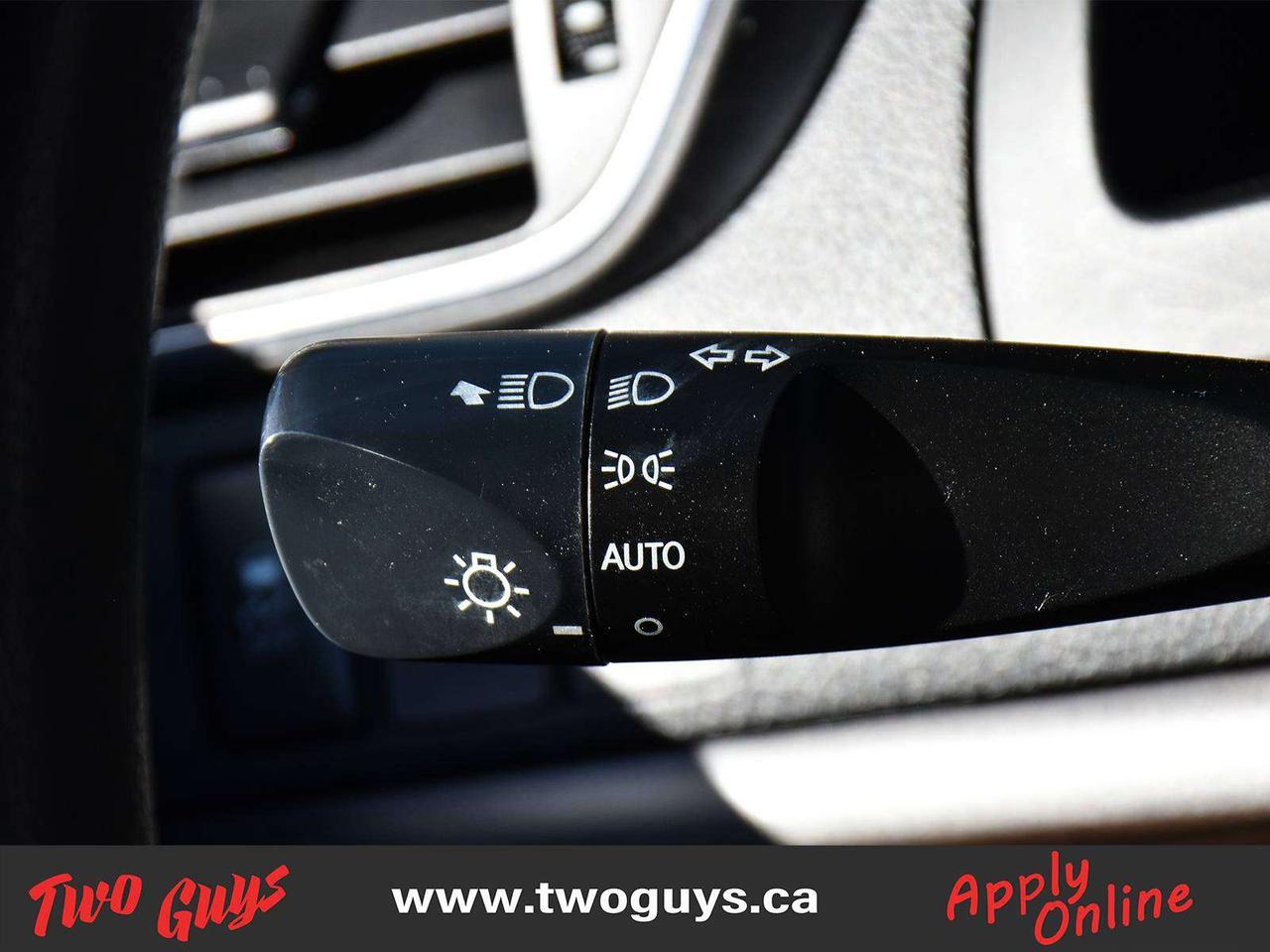 2017 Toyota Camry LE BACK UP CAMERA Photo