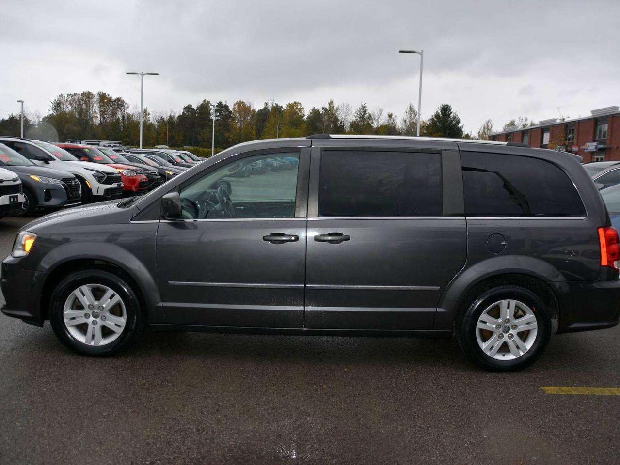2017 Dodge Grand Caravan Crew Photo1