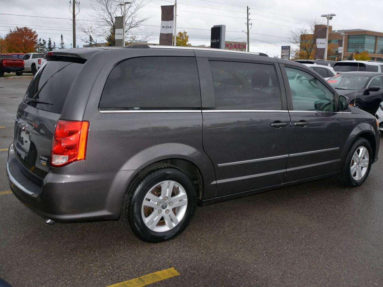 2017 Dodge Grand Caravan Crew Photo