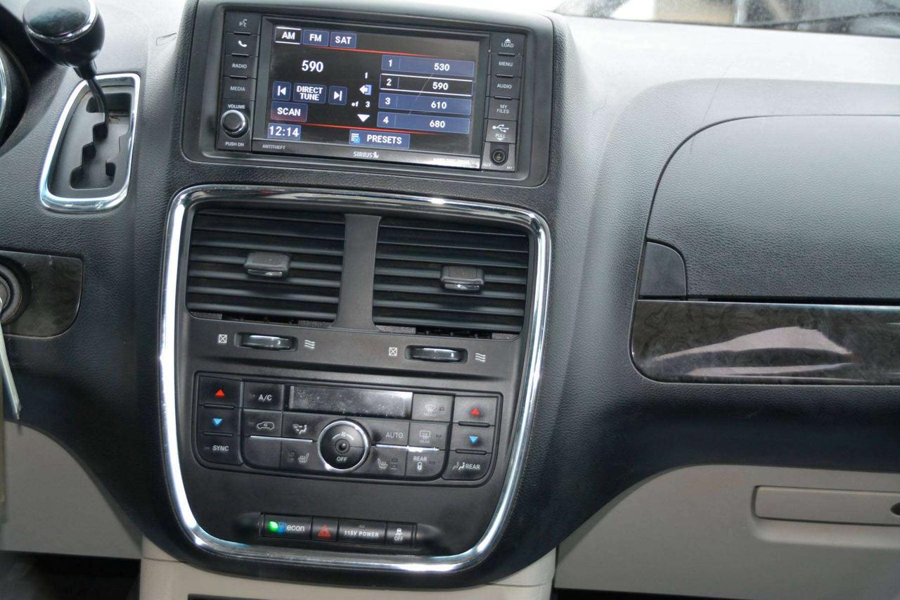 2017 Dodge Grand Caravan Crew Photo