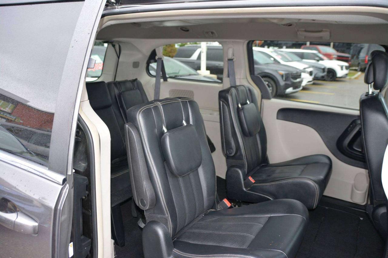 2017 Dodge Grand Caravan Crew Photo