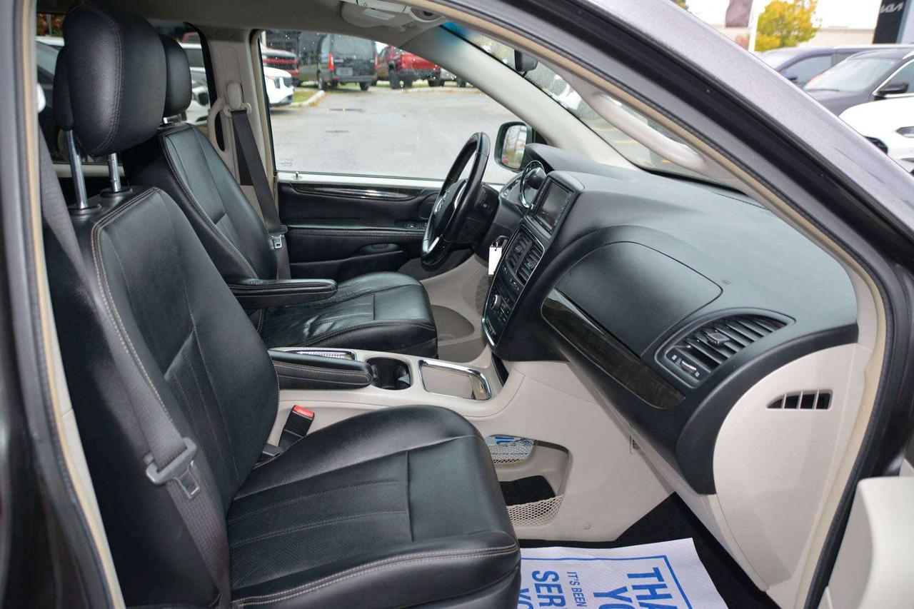 2017 Dodge Grand Caravan Crew Photo