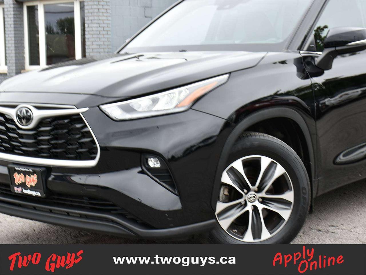 2021 Toyota Highlander XLE AWD 8 Passenger Sunroof Leather Back Up Camera Photo