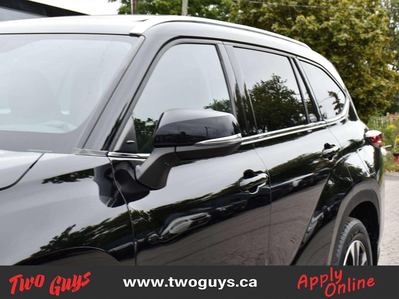 2021 Toyota Highlander XLE AWD 8 Passenger Sunroof Leather Back Up Camera Photo