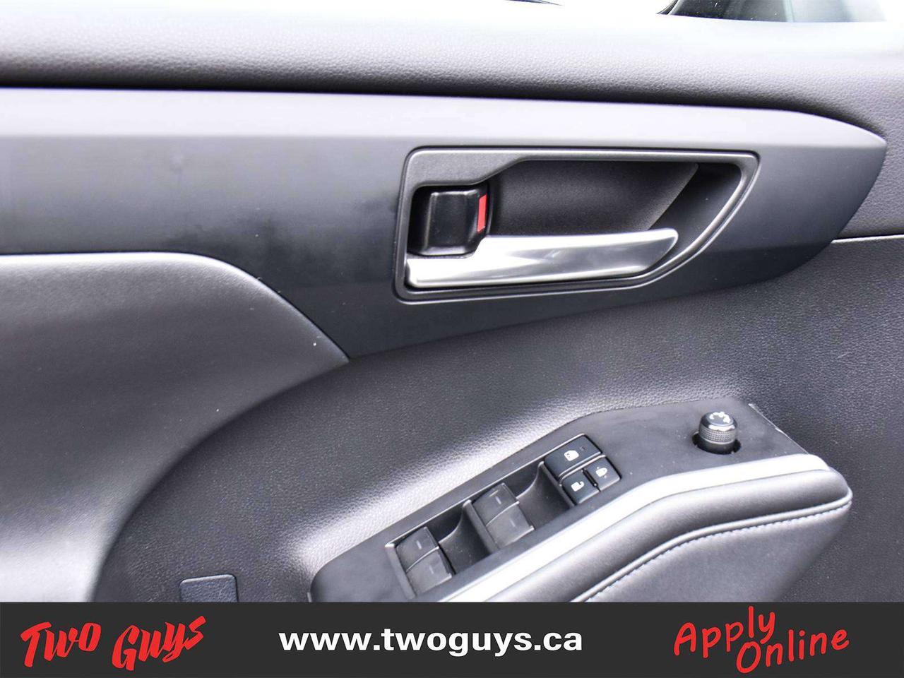 2021 Toyota Highlander XLE AWD 8 Passenger Sunroof Leather Back Up Camera Photo