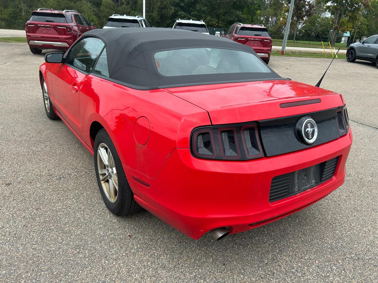 2013 Ford Mustang V6 Premium 2dr Convertible Photo3