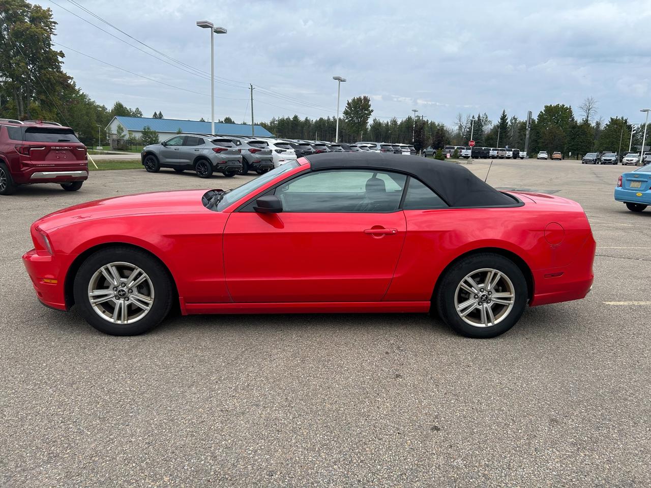 2013 Ford Mustang V6 Premium 2dr Convertible Photo