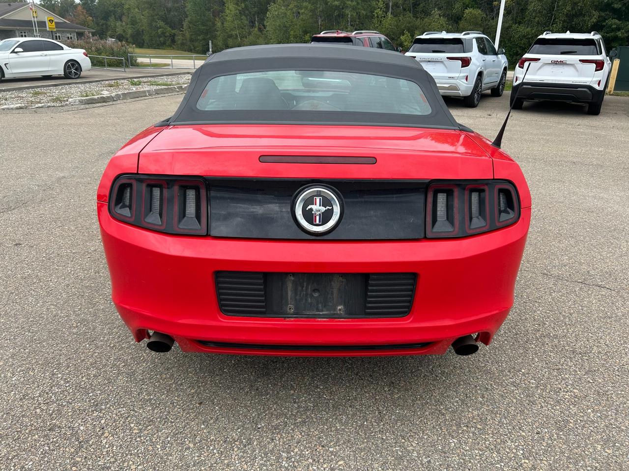 2013 Ford Mustang V6 Premium 2dr Convertible Photo2