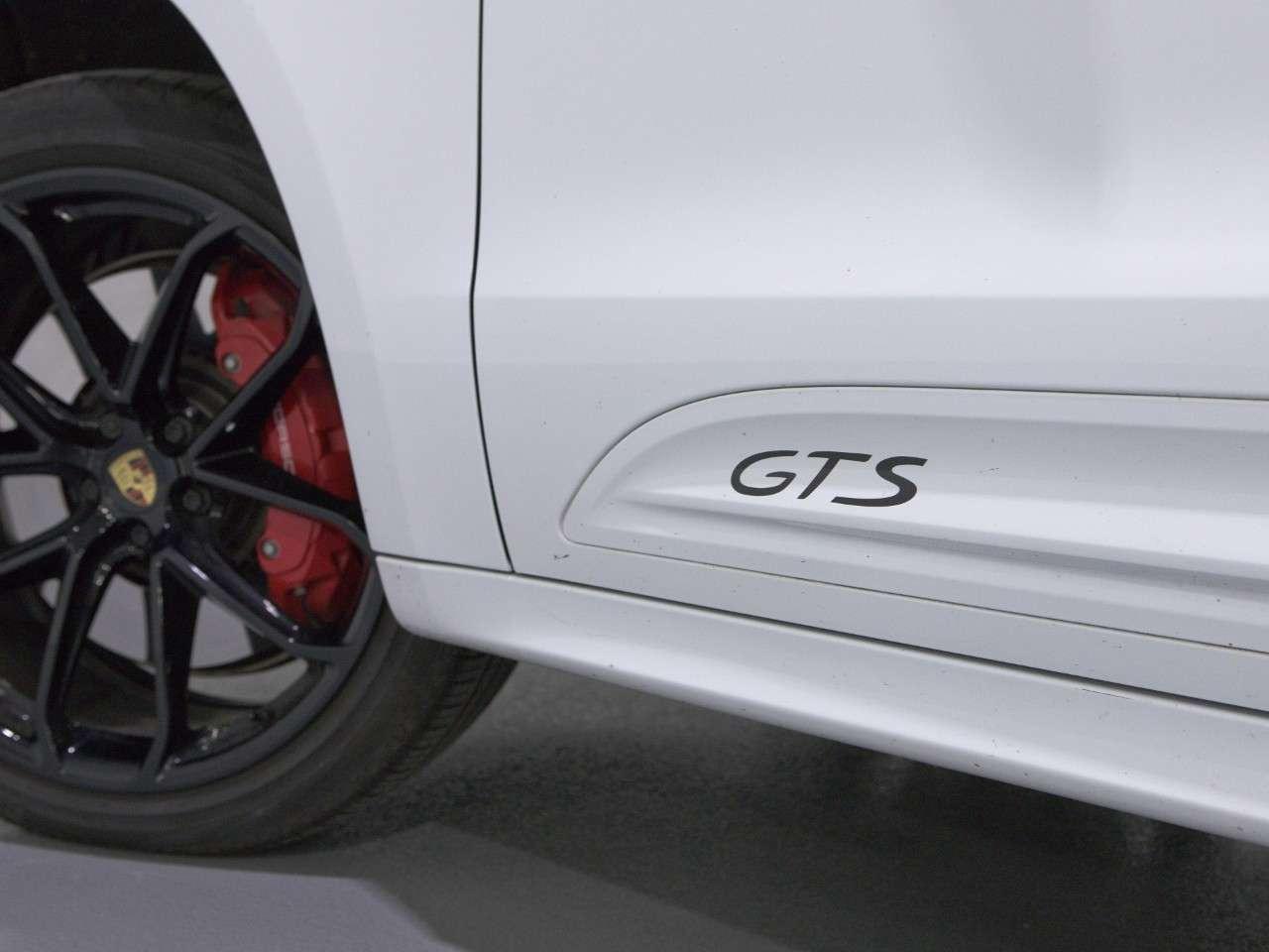 2023 Porsche Macan GTS AWD Photo