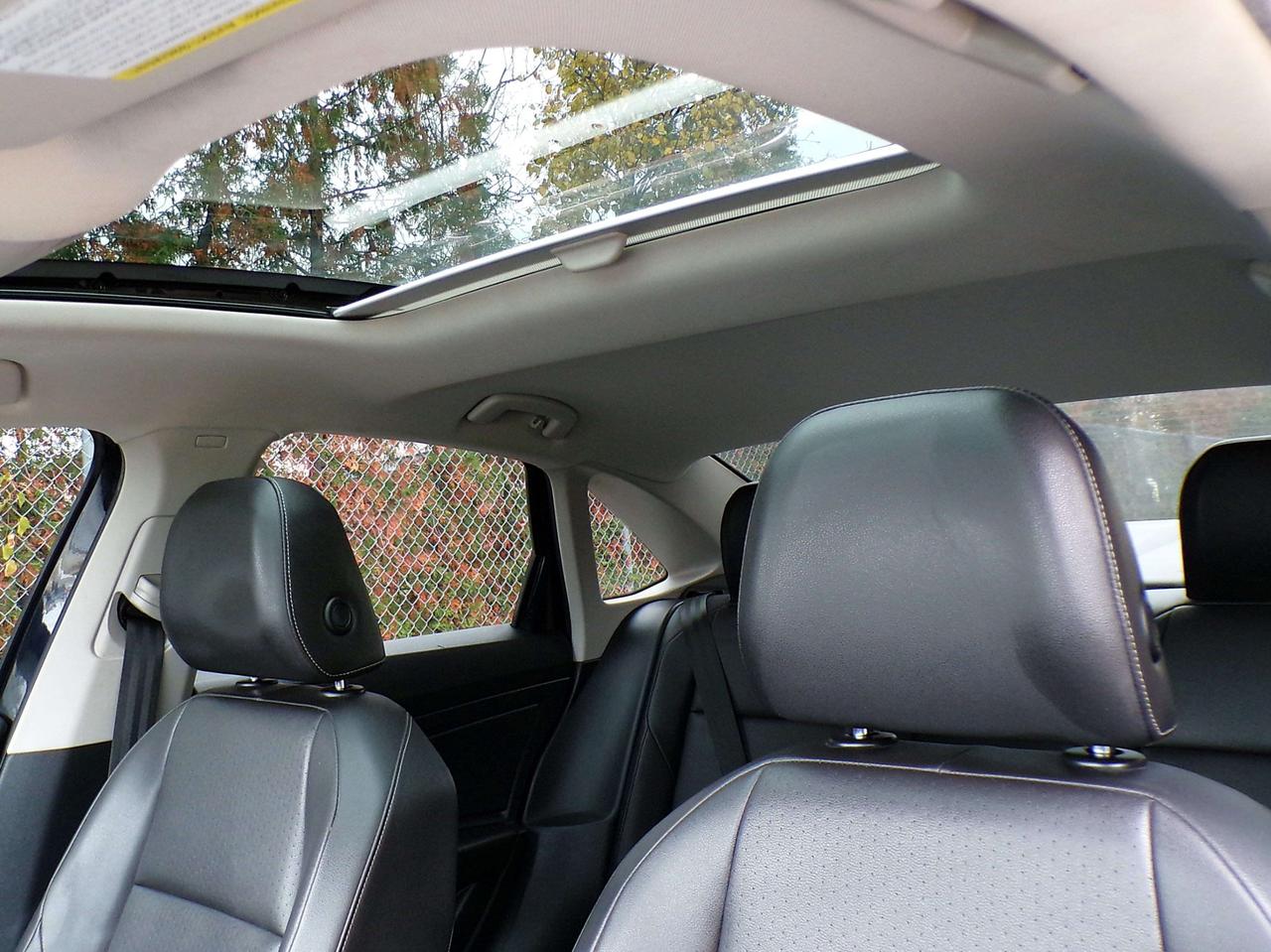 2019 Volkswagen Jetta 1.4L HIGHLINE BSM RTA CAMERA APPLE CARPLAY SUNROOF B.T. Photo