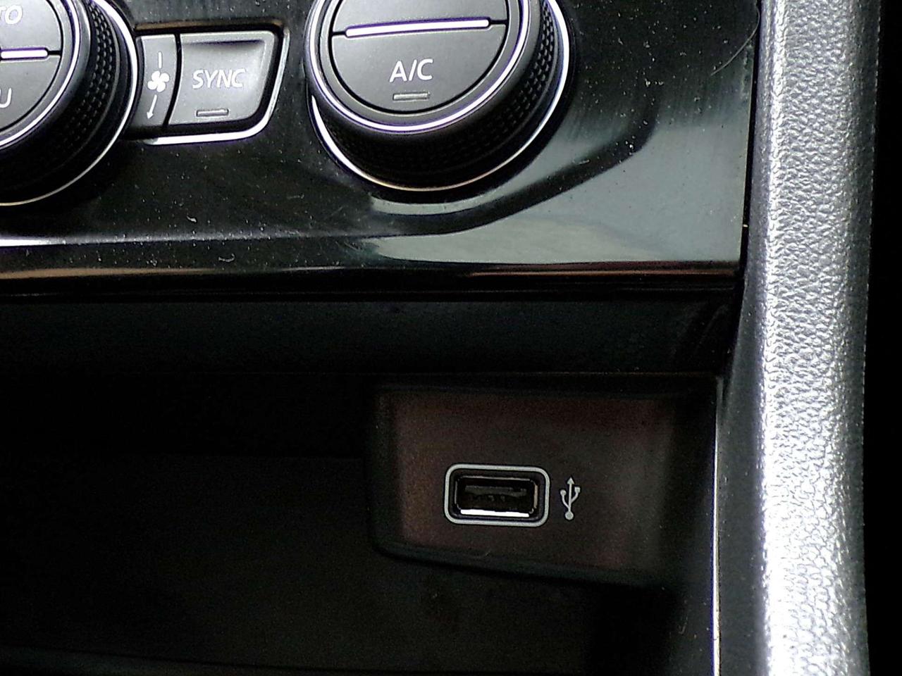 2019 Volkswagen Jetta 1.4L HIGHLINE BSM RTA CAMERA APPLE CARPLAY SUNROOF B.T. Photo