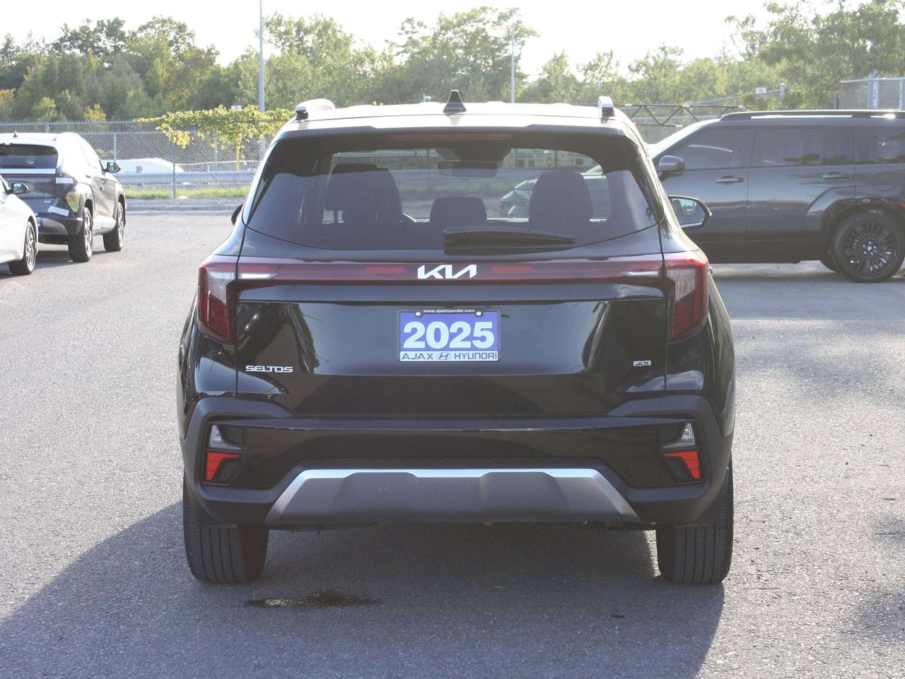 2025 Kia Seltos EX Photo4