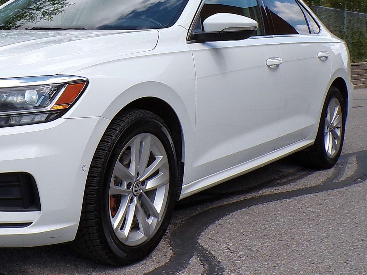 2020 Volkswagen Passat 2.0L HIGHLINE BSM RTA ACC CAMERA APPLE CARPLAY SUNROOF Photo