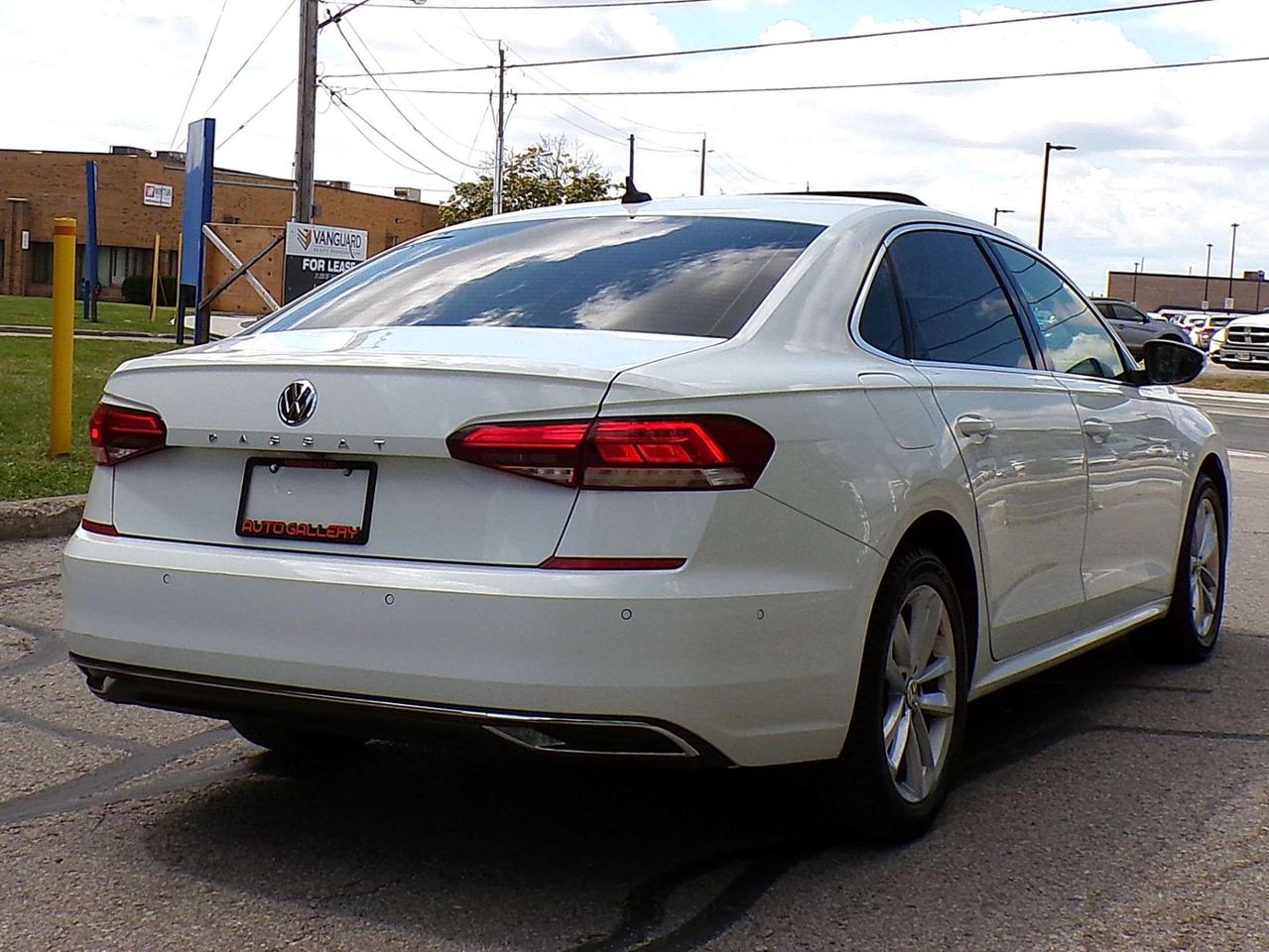 2020 Volkswagen Passat 2.0L HIGHLINE BSM RTA ACC CAMERA APPLE CARPLAY SUNROOF Photo