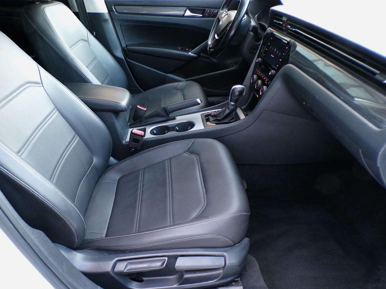 2020 Volkswagen Passat 2.0L HIGHLINE BSM RTA ACC CAMERA APPLE CARPLAY SUNROOF Photo