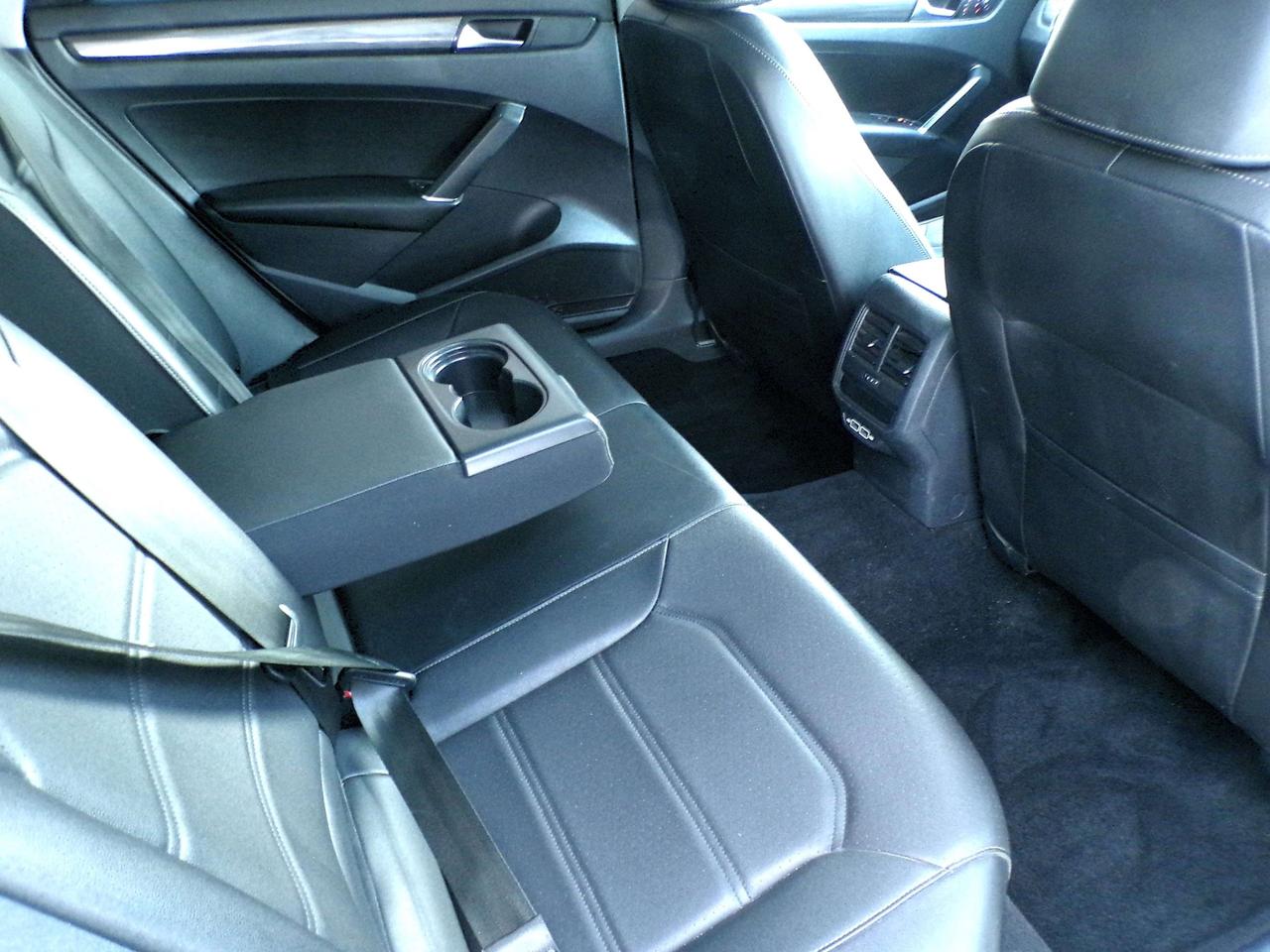 2020 Volkswagen Passat 2.0L HIGHLINE BSM RTA ACC CAMERA APPLE CARPLAY SUNROOF Photo