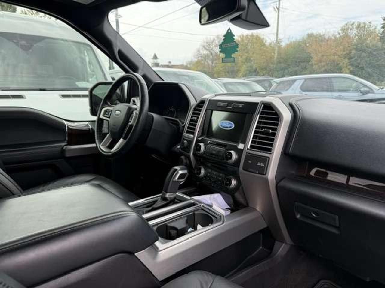 2016 Ford F-150 Platinum Photo