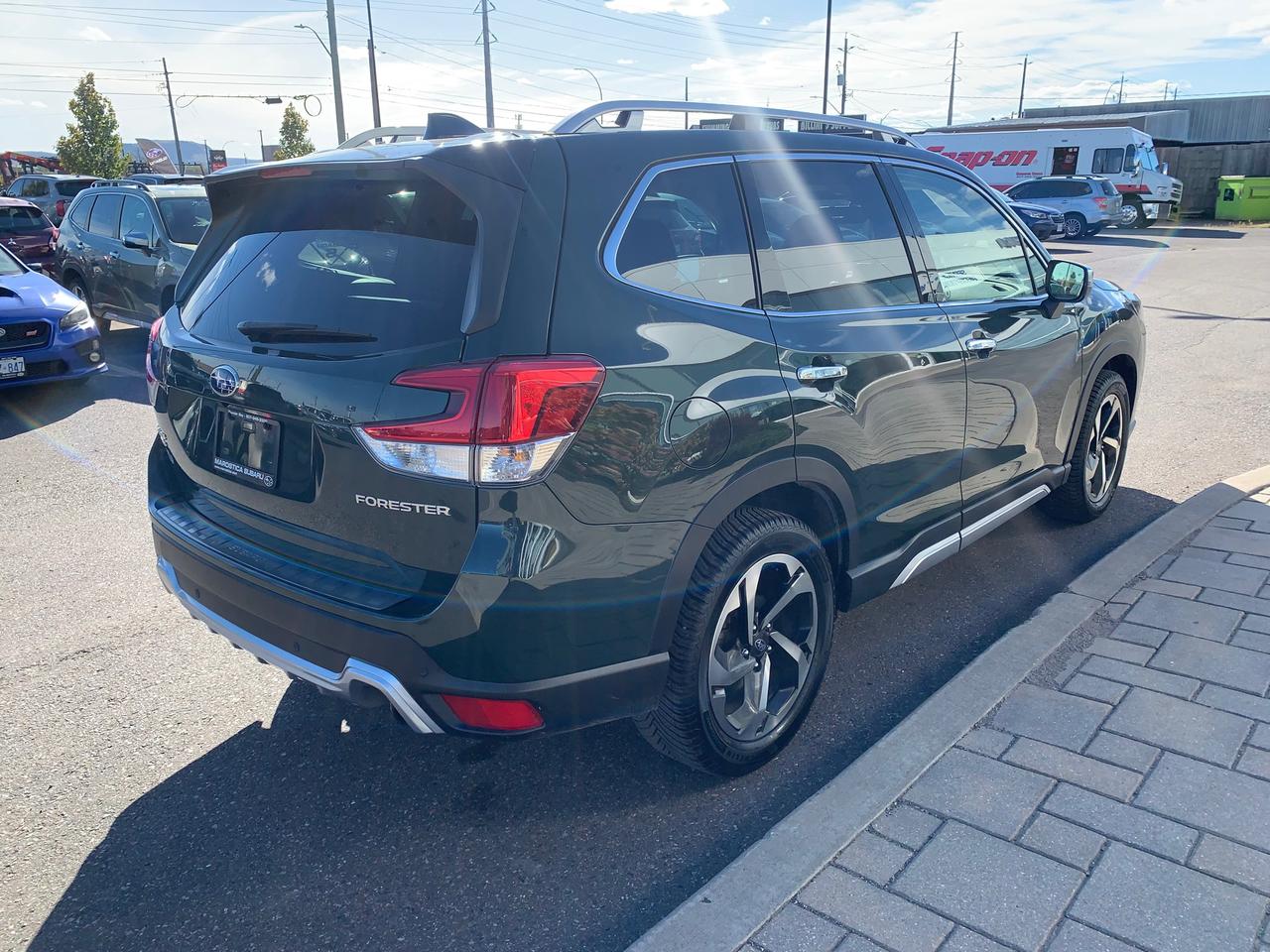 2024 Subaru Forester Premier 4dr All-Wheel Drive Photo4