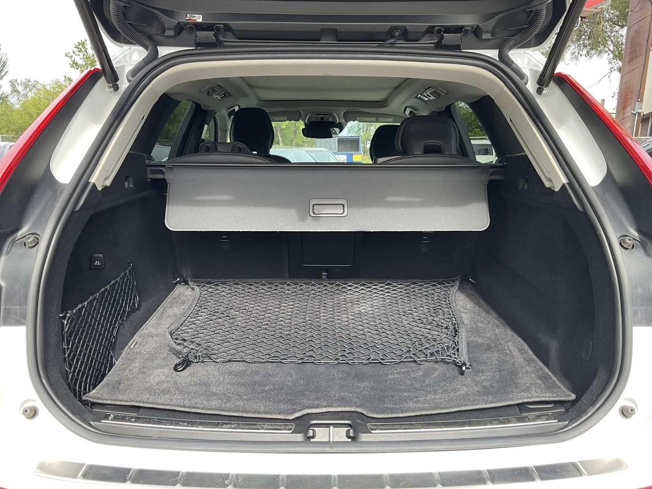 2021 Volvo XC60 T6 Inscription AWD - LEATHER! NAV! 360 CAM! HUD! H/K AUDIO! Photo