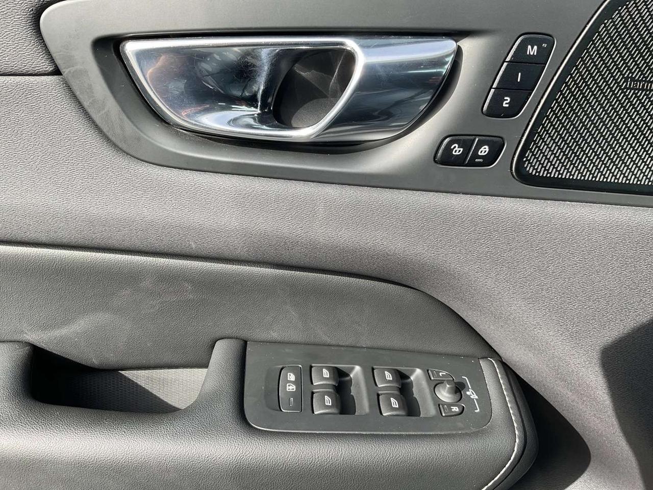 2021 Volvo XC60 T6 Inscription AWD - LEATHER! NAV! 360 CAM! HUD! H/K AUDIO! Photo