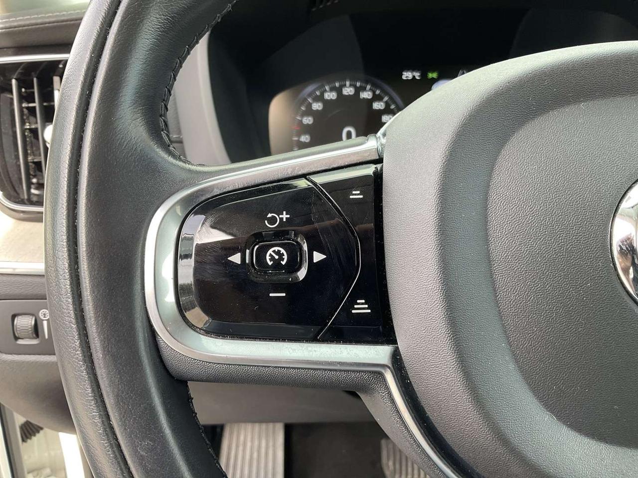 2021 Volvo XC60 T6 Inscription AWD - LEATHER! NAV! 360 CAM! HUD! H/K AUDIO! Photo