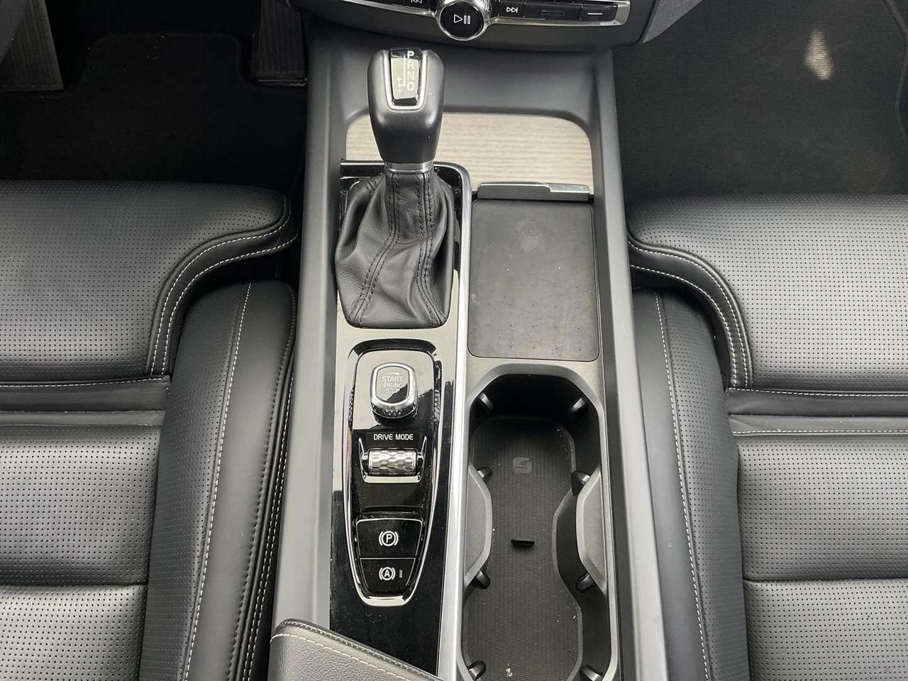 2021 Volvo XC60 T6 Inscription AWD - LEATHER! NAV! 360 CAM! HUD! H/K AUDIO! Photo