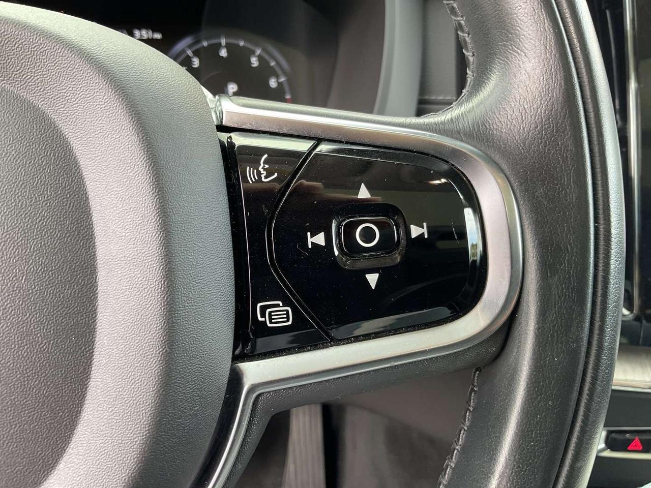 2021 Volvo XC60 T6 Inscription AWD - LEATHER! NAV! 360 CAM! HUD! H/K AUDIO! Photo