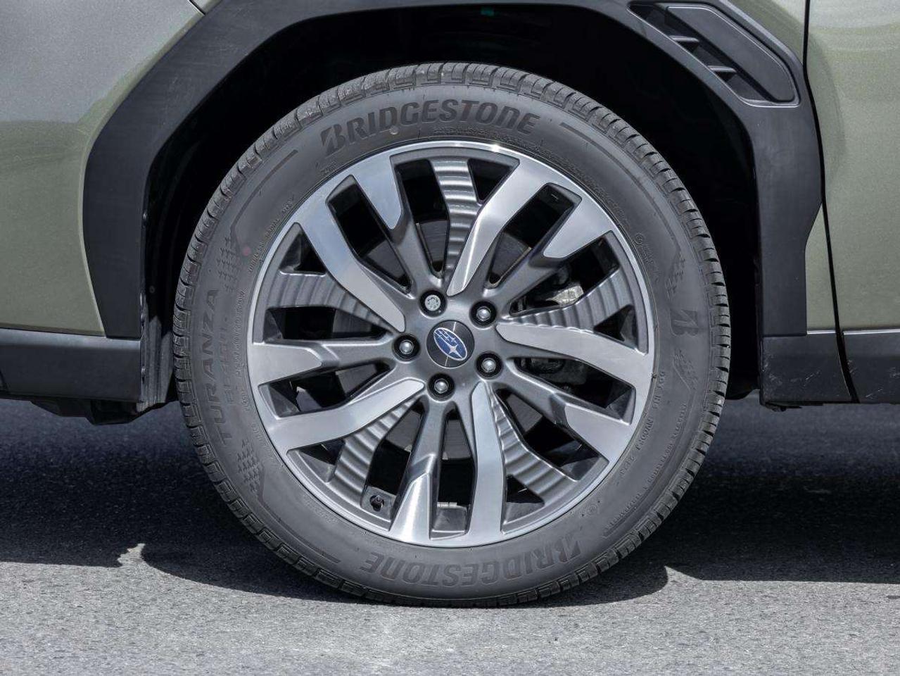 2025 Subaru Forester Premier AWD Photo4