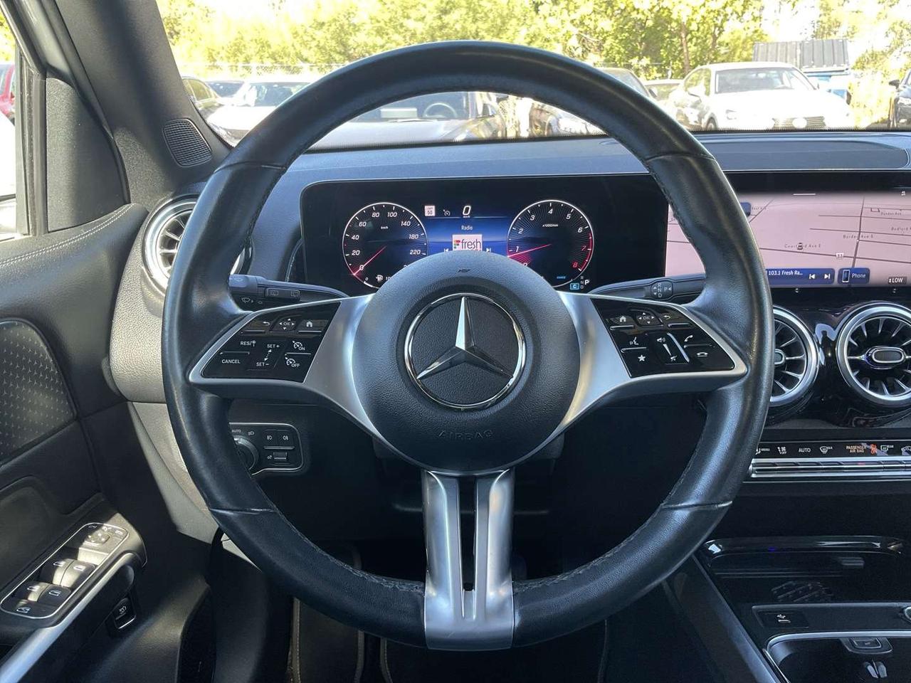 2024 Mercedes-Benz GLB GLB 250 4MATIC - EXCLUSIVE TRIM! NAV! LTHR! BSM! PANO/DUAL ROOF! Photo
