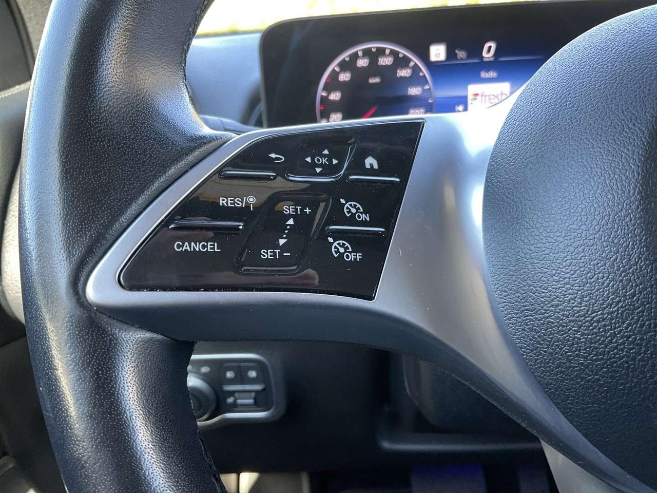 2024 Mercedes-Benz GLB GLB 250 4MATIC - EXCLUSIVE TRIM! NAV! LTHR! BSM! PANO/DUAL ROOF! Photo
