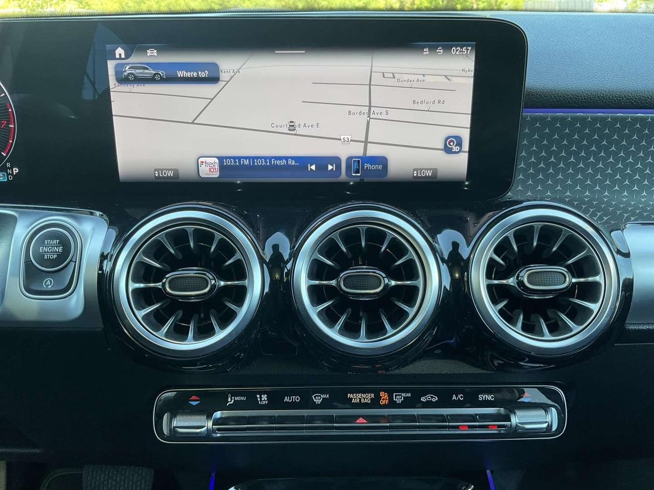 2024 Mercedes-Benz GLB GLB 250 4MATIC - EXCLUSIVE TRIM! NAV! LTHR! BSM! PANO/DUAL ROOF! Photo