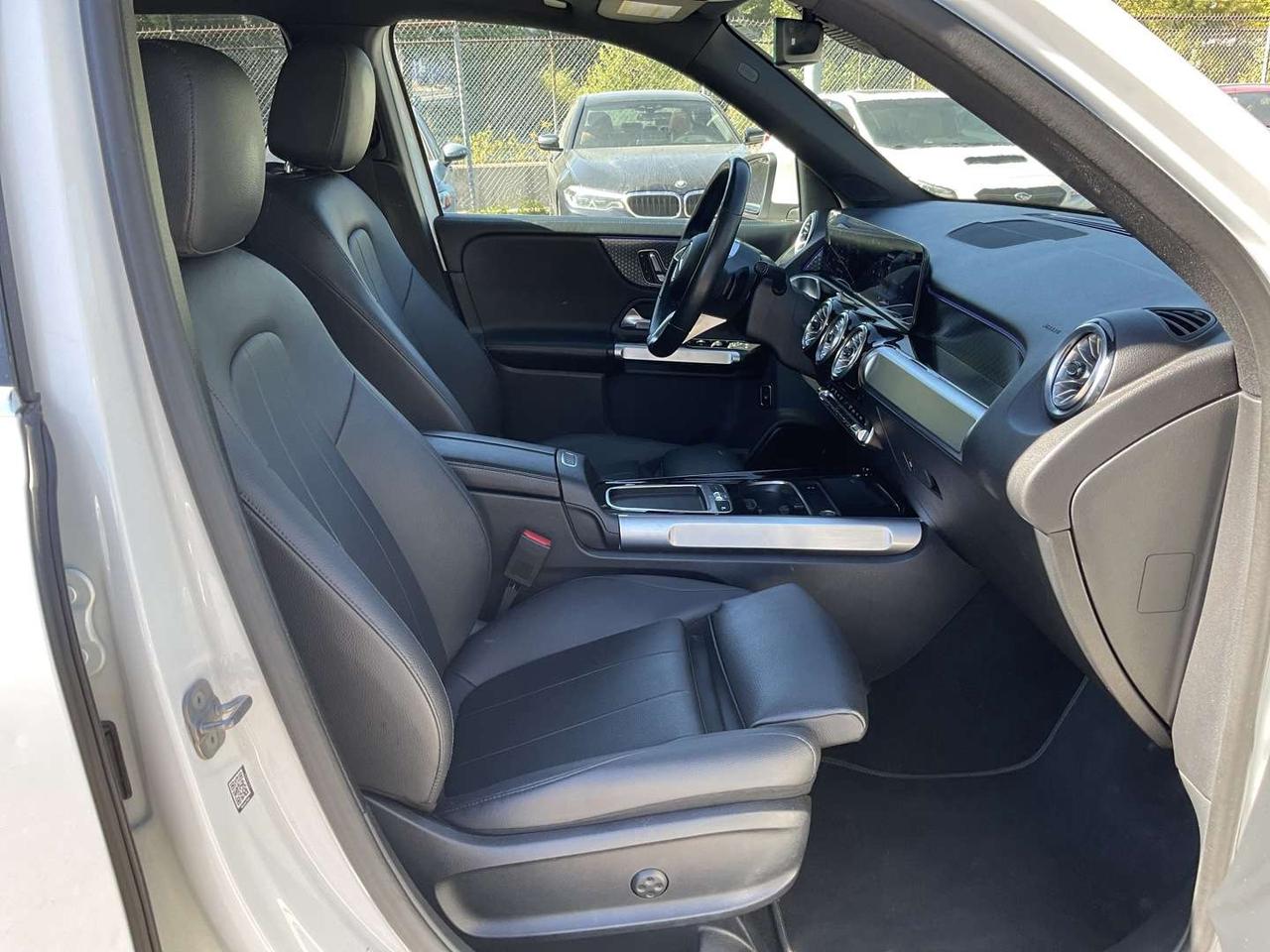 2024 Mercedes-Benz GLB GLB 250 4MATIC - EXCLUSIVE TRIM! NAV! LTHR! BSM! PANO/DUAL ROOF! Photo