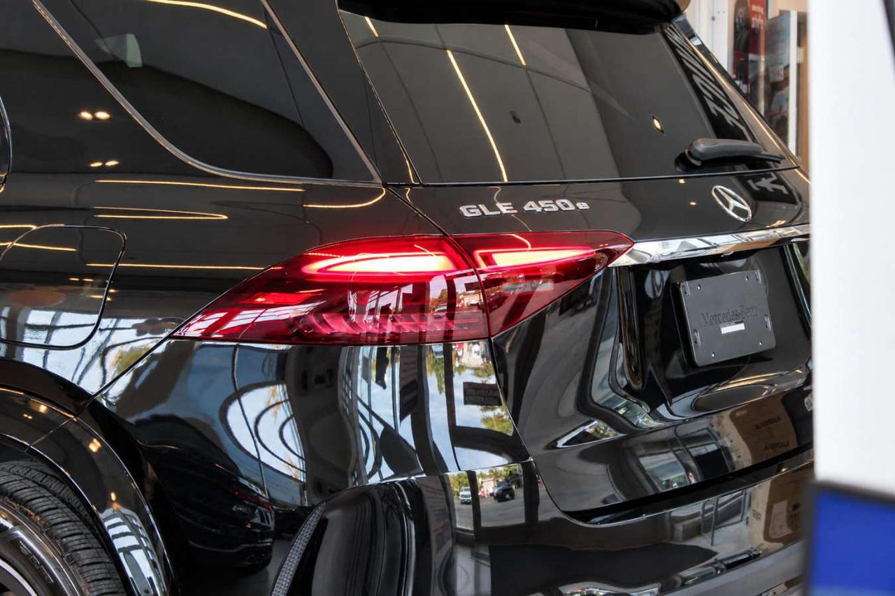 2025 Mercedes-Benz GLE Sport  Gps SiriusXM Moonroof SideSteps ReverseCame Photo