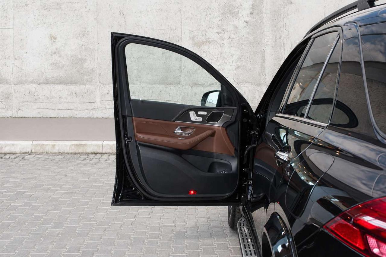 2025 Mercedes-Benz GLE Sport  Gps SiriusXM Moonroof SideSteps ReverseCame Photo