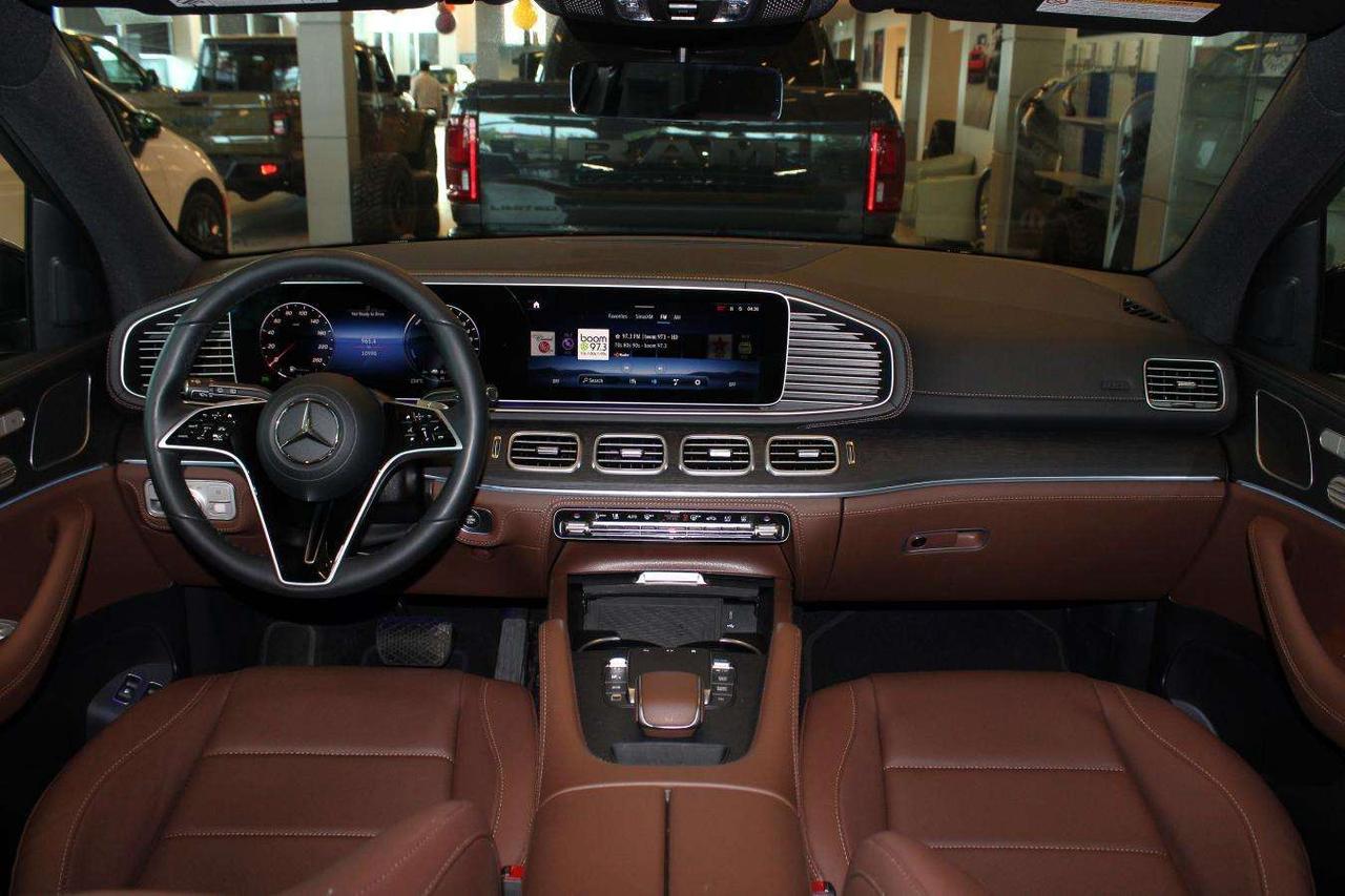 2025 Mercedes-Benz GLE Sport  Gps SiriusXM Moonroof SideSteps ReverseCame Photo