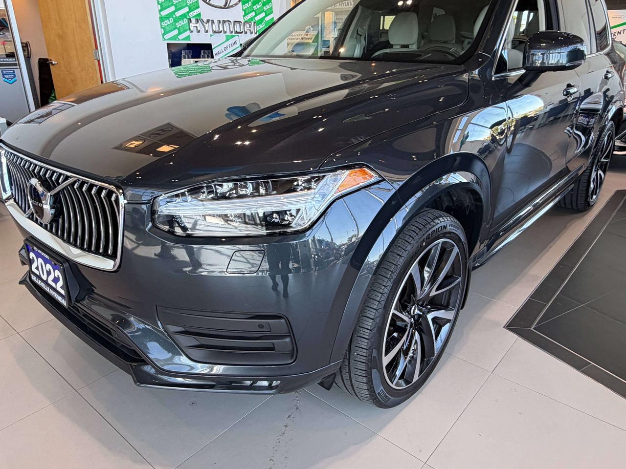 2022 Volvo XC90 XC90 MOMENTUM Photo